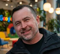 Cris Benge - Professional headshot